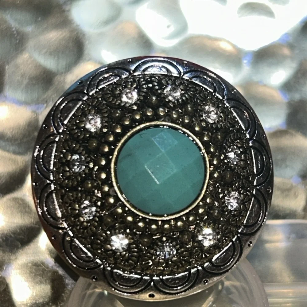💍‎ Statement-Making Rings designer style ring stretchy approx size 7